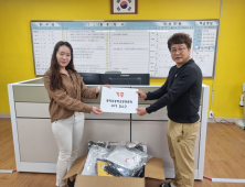[포토]태백 통리초에 동문 김수근씨 활동복 기증