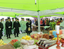 진분홍빛 철쭉과 함께 봄 절경 만끽…합천 황매산철쭉제 개막