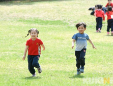 하루 2시간도 못 노는 어린이들…‘놀 권리’, 법으로 보장해야 
