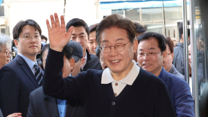 이재명, 3자 가상대결서 46.6%…김문수 27.8%, 이준석 7.5% [리얼미터]