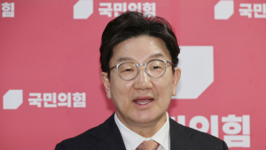 권성동 “김문수 기자회견, 한심한 모습…당원 명령 거부 옳지 않아”