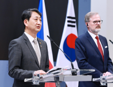 ‘체코원전 가처분 움직임 몰랐나’ 지적에…안덕근 “현지서도 예상 못해”