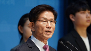 김문수, 홍준표에 ‘상임선대위원장직’ 제안…洪 측 “내일 예정대로 미국 출국”