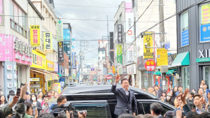 사천 찾은 이재명 후보...지지자 대거 몰려 '환영'