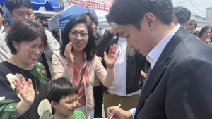 노무현 ‘명지시장 연설’ 재현한 이준석