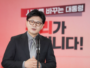 한동훈 “김문수, 사과 안 하면 尹 부부 대리전 해주는 것” [21대 대선]
