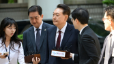 윤석열, 3차 공판…“총 쏴서라도 문 부수라” 증언에 진실공방