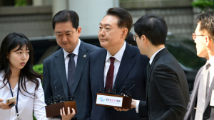 윤석열, 3차 공판…“총 쏴서라도 문 부수라” 증언에 진실공방