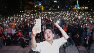 이준석 향한 2천개 불빛…청계광장 대선 필승 출정식 [21대 대선]