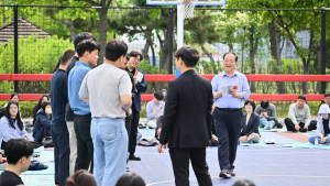 속초시 수직적 직장 분위기 없앴다…직원 이야기마당 '호응'