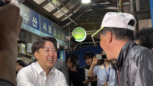 이준석, 대구 민심에 ‘성큼’ [쿡 정치포토]