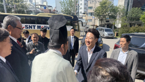 이준석, 부산 성균관유도회 방문 [쿡 정치포토]