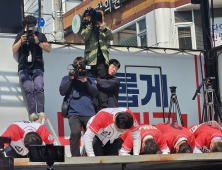 김문수, 진주서 ‘큰 절’‧밀양서 ‘아리랑’…이재명 저격 발언 쏟아내 [21대 대선]