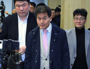 ‘尹 지지’ 전한길 “오늘부로 강의 은퇴” 선언…“정계 입문 안해”