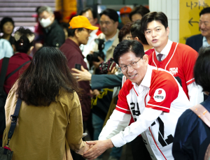 김문수‚ 김용태 공동선대위원장과 신도림역 출근길 유세