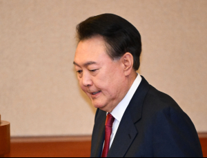 윤석열 “국힘 떠나 백의종군…나라의 운명이 걸려”