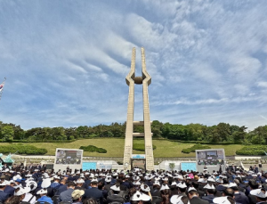 5·18재단 “기념식, 총 든 군인 배치 유감”…보훈부 “경호 인력”