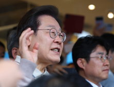 金 “대북 송금 몰랐나” vs 李 “억지기소”…‘네거티브’ 공방 [21대 대선]