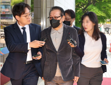 檢, ‘건진법사’ 전성배 소환…김건희 ‘샤넬백’ 행방 추궁
