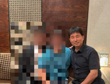 민주, 지귀연 판사 ‘접대 의혹’ 사진 공개…“룸살롱에서 삼겹살 먹나”