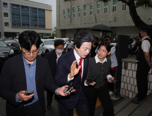 ‘여신도 성추행·사기 혐의’ 허경영 구속적부심 기각