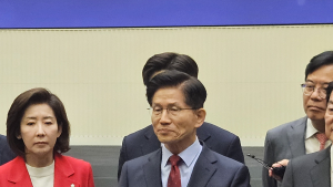 김문수, 한국거래소 방문…“경제대통령 되어 자본시장 튼튼히 만들 것” [쿡 정치포토]