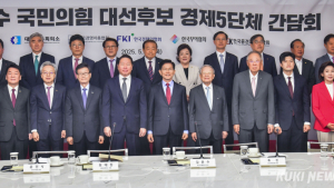 보폭 넓히는 김문수, 오전엔 ‘경제·정치개혁 공약’·오후엔 ‘의료계 사과’ [21대 대선]