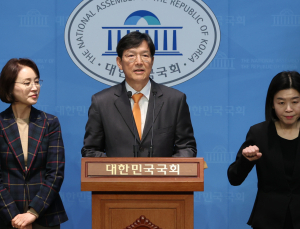 민주당 “이준석, ‘또래 룸살롱’ 발언 함익병 해임해야” [21대 대선]