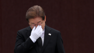 盧 서거 16주기…‘노무현 정신’ 기린 대선 주자들의 메시지는 [21대 대선]