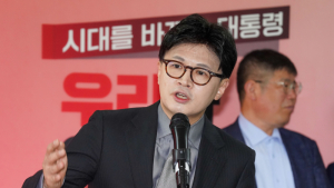 한동훈 “국민의힘, 지지율 차이 극복하려면 ‘친윤 구태’ 청산해야”