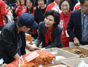 민주, 설난영 “법카 사용 마세요” 발언에…“품격있게 대화해야” [21대 대선]