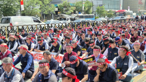 “서울이 멈춘다”…총파업 이틀 앞, 버스노조 삭발 결의