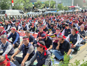 “서울이 멈춘다”…총파업 이틀 앞, 버스노조 삭발 결의
