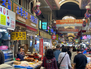 “민주당 아니다” vs “국힘이 잘한게 뭐냐”, 부산 민심 ‘착잡’ [르포]
