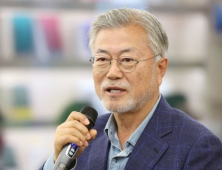 문재인 전 대통령 ‘뇌물수수 혐의’ 재판, 다음달 17일 시작