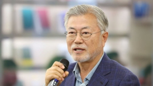 문재인 전 대통령 ‘뇌물수수 혐의’ 재판, 다음달 17일 시작