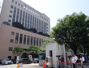 ‘서부지법 난동’ 취재진 폭행한 30대, 징역형 집행유예 선고
