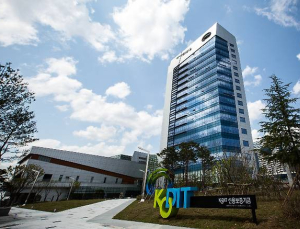 신보 노조 “절차 무시한 알박기 인사” 상임이사 출근 저지