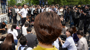 “여성 유권자에게 사과”…이준석 유세 중 날아든 지적 [21대 대선]