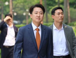 민주당, ‘여성 신체 발언’ 이준석 경찰에 고발…공직선거법 위반 혐의
