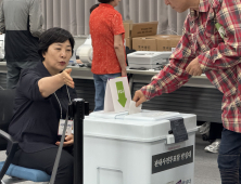 인천 미추홀구 사전투표 열기 ‘후끈’ [쿡 정치포토]