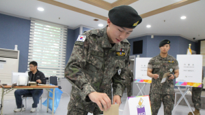소중한 주권을 행사는 군 장병[쿠키포토]