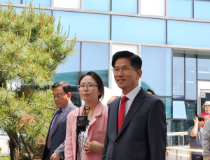 김문수, 인천 계양서 딸과 함께 사전투표…“이재명, 빠른 시일 내 추격” [21대 대선]