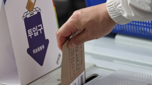 사전투표 마지막 날, 부정행위·폭력·고발 잇따라