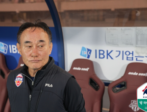김학범 감독 “승리가 너무 늦었다…이기는 경기 해야”