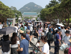 대선 앞두고 붐비는 청와대