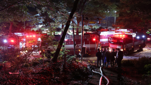 노원구 수락산 야간 화재, 2시간여 만에 완진…배드민턴장 가건물 전소