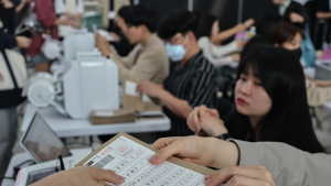 “투표 인증샷은 투표소 밖에서”…중앙선관위, 선거법 유의사항 안내