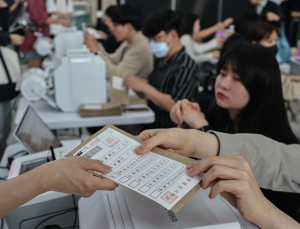 “투표 인증샷은 투표소 밖에서”…중앙선관위, 선거법 유의사항 안내