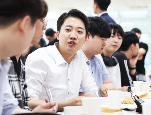 이준석 “이재명 ‘로저스 지지’ 허위…선거법 위반” [21대 대선]